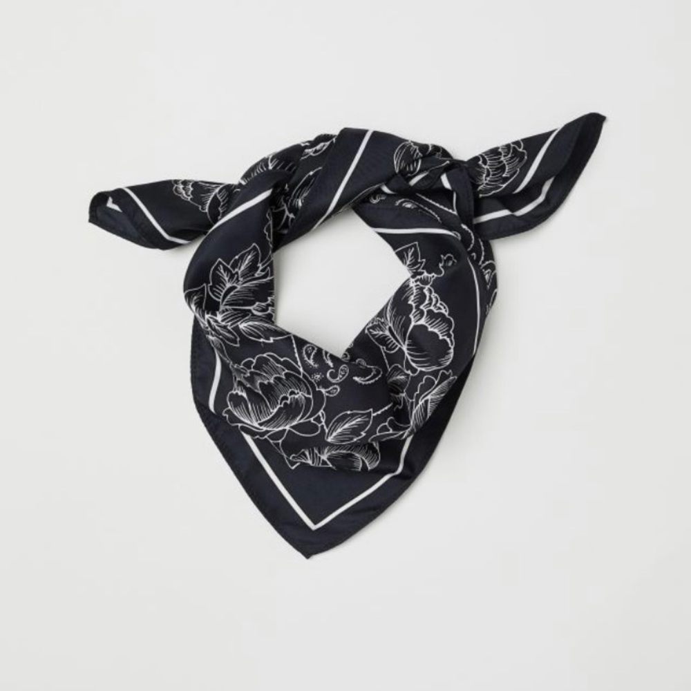 HM scarf black flower paisley 21”